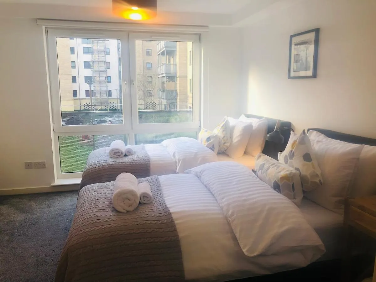 Apartment 2 Bath Free Parking Edynburg