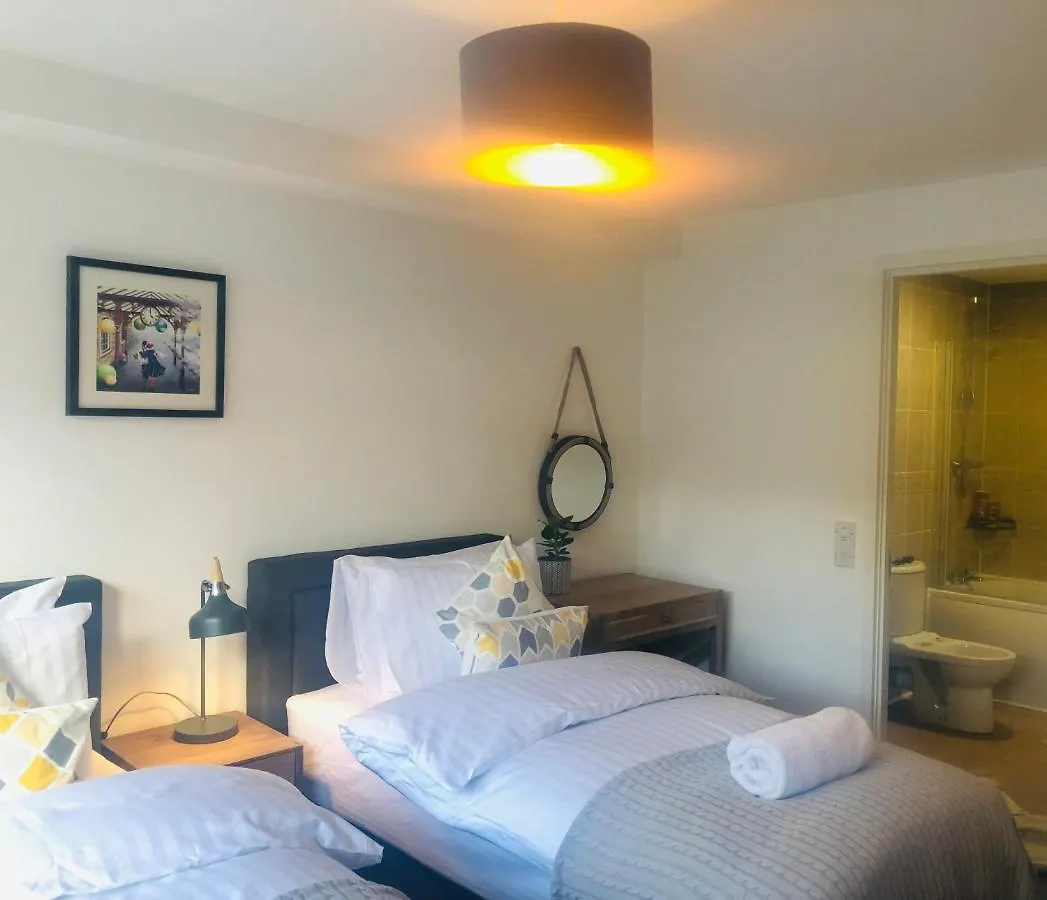 Apartment 2 Bath Free Parking Edynburg